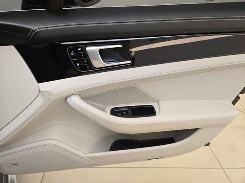 Used 2020 Porsche Panamera 4 w/ Sportdesign Package image 29