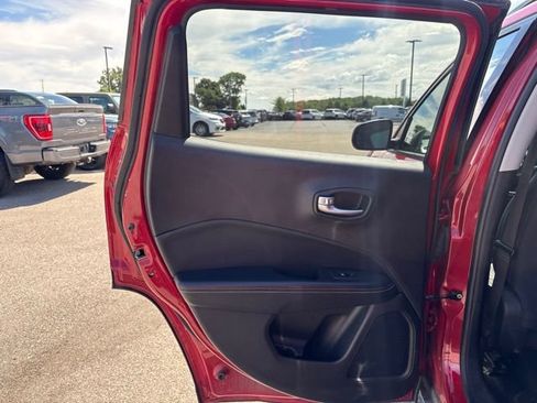 Used 2018 Jeep Compass Sport w/ Tech Group AWD/4WD image 16