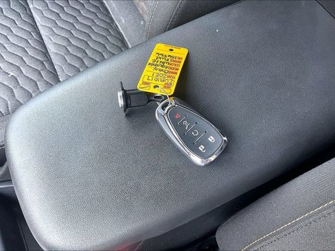 Used 2021 Chevrolet Equinox LT w/ Driver Convenience Package FWD image 34