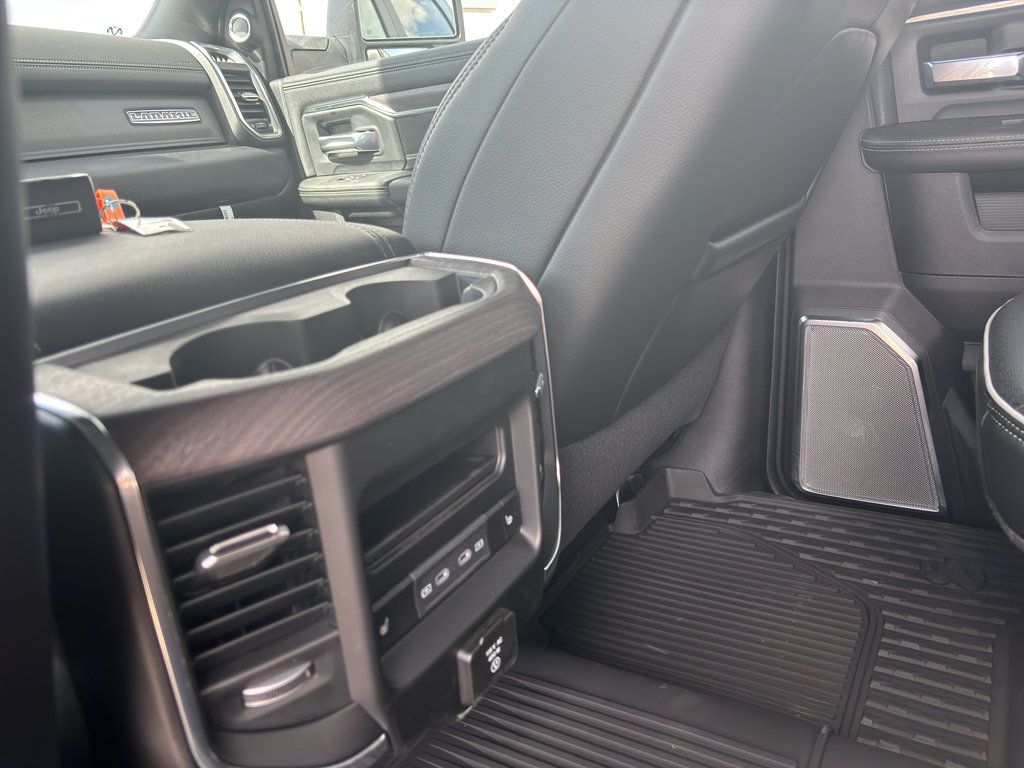 New 2026 RAM 2500 Laramie AWD/4WD image 18