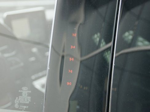 Used 2018 Lincoln Navigator L Select image 12