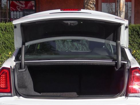 Used 2022 Chrysler 300 Touring L w/ Popular Equipment Group image 9