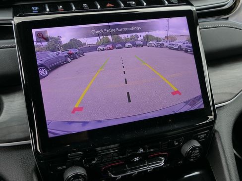 Used 2023 Jeep Grand Cherokee 4WD 4xe image 18