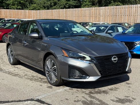 New 2025 Nissan Altima 2.5 SL image 6