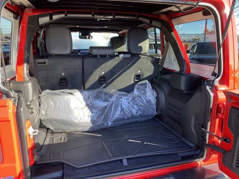 Certified 2024 Jeep Wrangler Sahara w/ Technology Group image 6