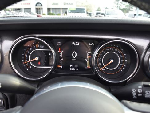 Used 2019 Jeep Wrangler Unlimited Sahara image 17