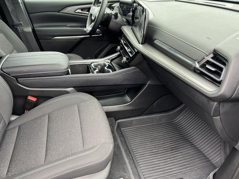 Used 2025 Chevrolet Traverse LT w/ Midnight/Sport Edition image 25