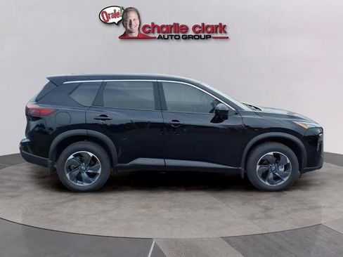 Certified 2026 Nissan Rogue SV FWD image 6