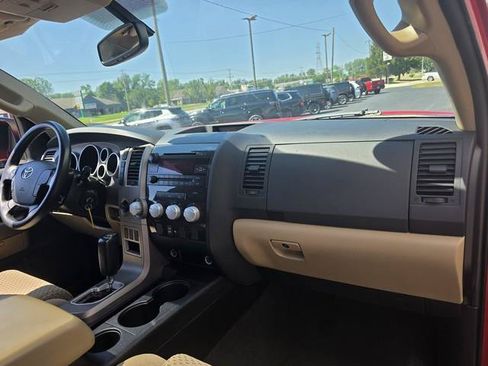 Used 2012 Toyota Tundra 4x4 CrewMax w/ SR5 Pkg image 28