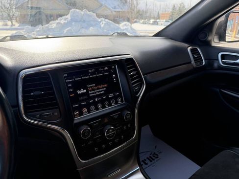 Used 2018 Jeep Grand Cherokee Altitude image 15