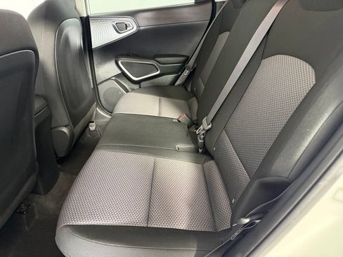 Used 2025 Kia Soul LX w/ LX Technology Package FWD image 25
