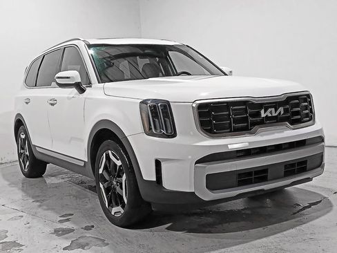 Used 2025 Kia Telluride S FWD image 33