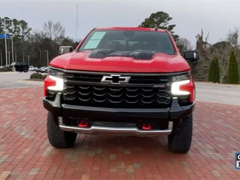 Used 2022 Chevrolet Silverado 1500 ZR2 w/ Technology Package image 4