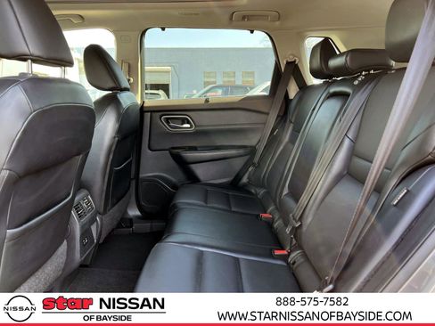 Used 2021 Nissan Rogue SV w/ Premium Package image 11