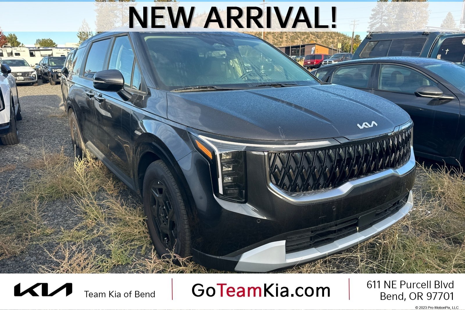 Used 2026 Kia Carnival FWD image 1