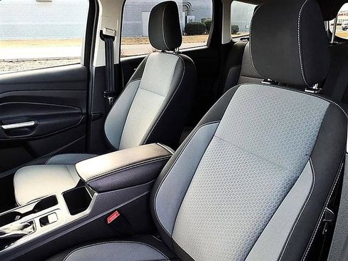 Used 2018 Ford Escape SE FWD image 16