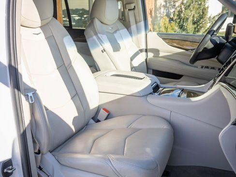 Used 2018 Cadillac Escalade Luxury image 34