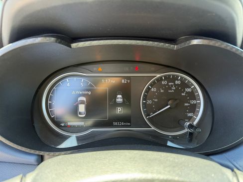 Used 2023 Nissan Versa SV FWD image 11