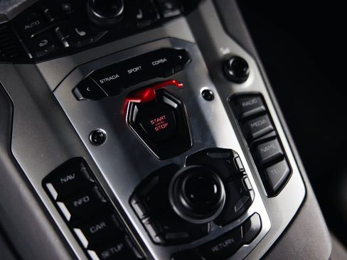 Used 2013 Lamborghini Aventador LP 700-4 image 33