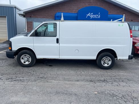 Used 2012 Chevrolet Express 2500 image 3
