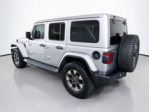 Used 2018 Jeep Wrangler Unlimited Sahara AWD/4WD image 5