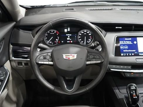 Used 2023 Cadillac XT4 Luxury w/ Cold Weather Package AWD/4WD image 13