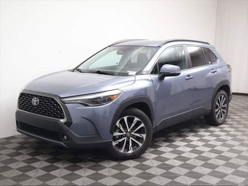 Used 2024 Toyota Corolla Cross XLE FWD image 1