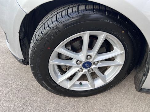 Used 2018 Ford Focus SE image 32