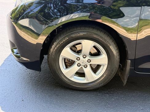 Used 2015 Toyota Sienna LE FWD image 33