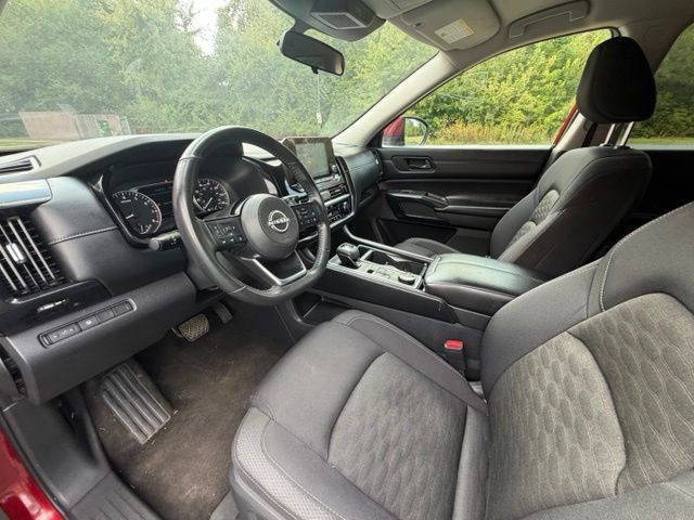 Used 2023 Nissan Pathfinder SV AWD/4WD image 9