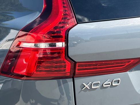 Used 2023 Volvo XC60 B5 Core image 34