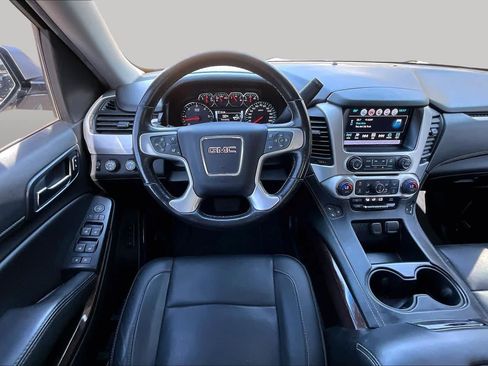 Used 2018 GMC Yukon XL SLT w/ Open Road Package AWD/4WD image 5