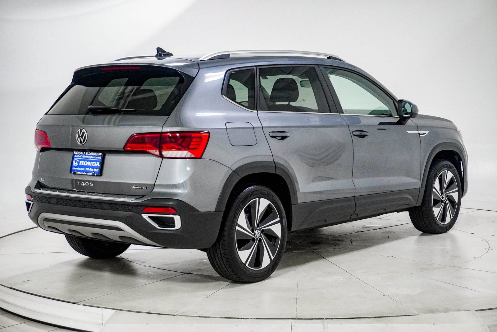 Used 2023 Volkswagen Taos SE AWD/4WD image 9