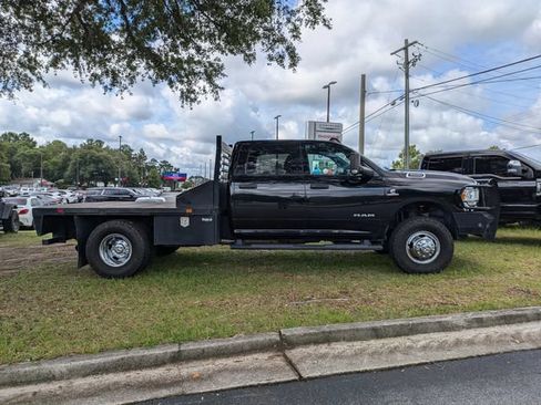 Used 2022 RAM 3500 Tradesman w/ Chrome Appearance Group AWD/4WD image 4