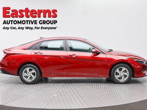 Used 2023 Hyundai Elantra SE w/ Cargo Package FWD image 4