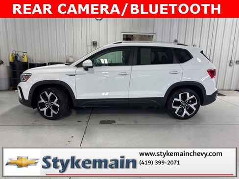 Used 2022 Volkswagen Taos SEL image 2