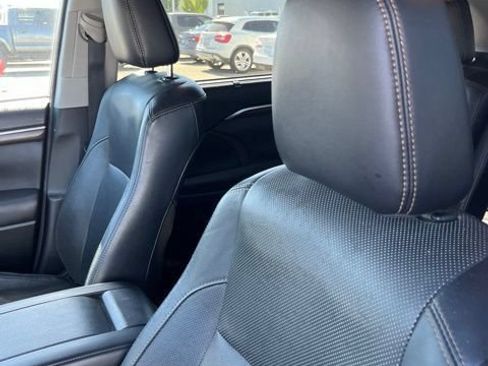 Used 2016 Toyota Highlander Limited Platinum AWD/4WD image 12