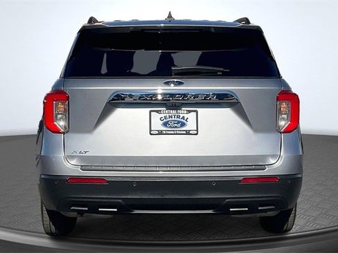 Certified 2024 Ford Explorer XLT image 4