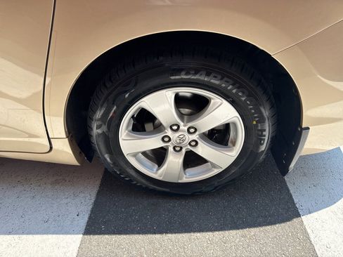 Used 2013 Toyota Sienna LE FWD image 14