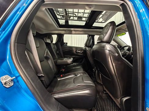 Used 2020 Jeep Cherokee Trailhawk AWD/4WD image 27