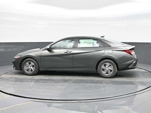 Used 2025 Hyundai Elantra SE FWD image 5