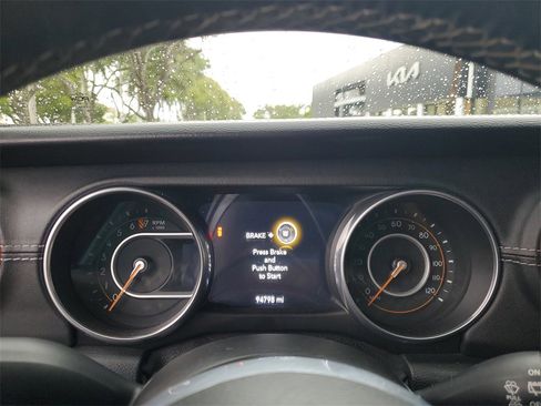 Used 2018 Jeep Wrangler Unlimited Sahara image 19