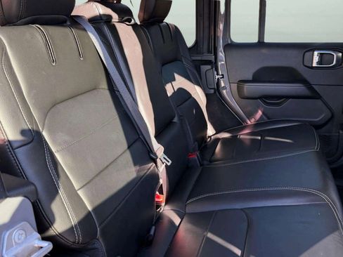 Used 2021 Jeep Wrangler Unlimited Sahara image 32