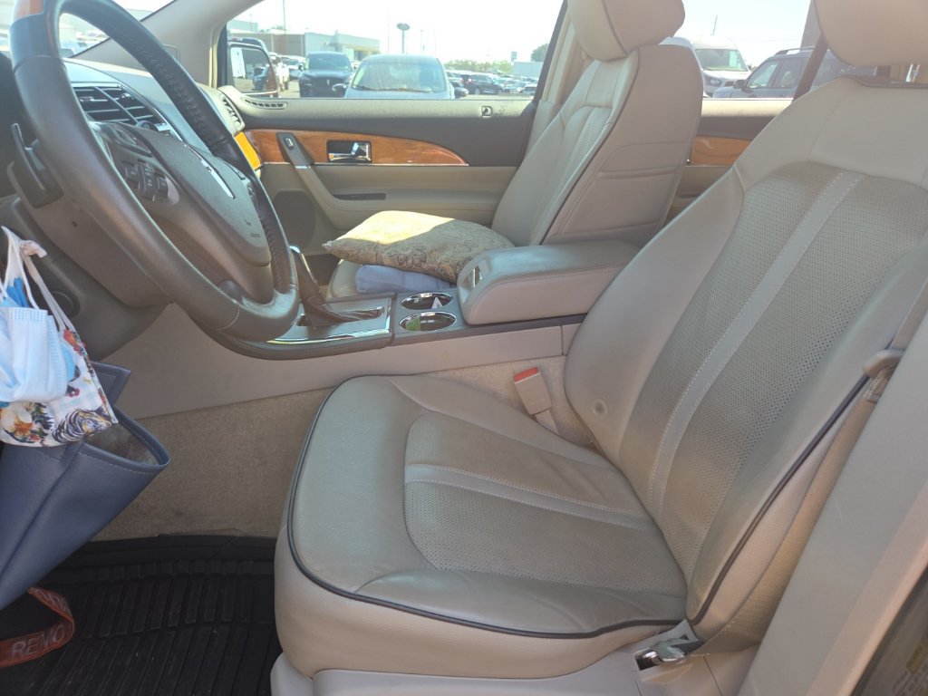 Used 2015 Lincoln MKX FWD w/ Equipment Group 102A image 23