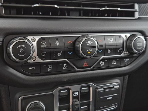 New 2025 Jeep Gladiator Rubicon image 13