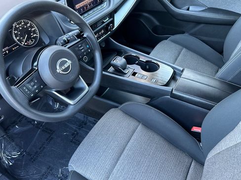 Used 2023 Nissan Rogue SV FWD image 10