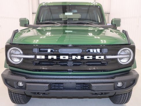 New 2025 Ford Bronco Outer Banks image 3