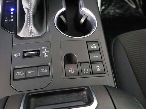 Used 2024 Toyota Highlander LE AWD/4WD image 46