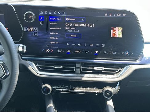 Used 2025 Chevrolet Equinox EV LT FWD image 25