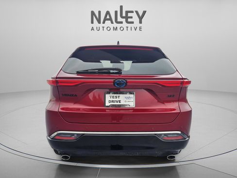 Used 2023 Toyota Venza Nightshade image 3